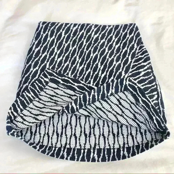 Loft Skirt - Picture 6 of 6